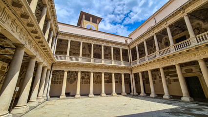 External view of the columns of Bo palace in the city center of Padua, Veneto, Italy, Europe. Bo Palace Palazzo del Bo building courtyard, historical seat of University of Padova. Cortile Nuovo - obrazy, fototapety, plakaty