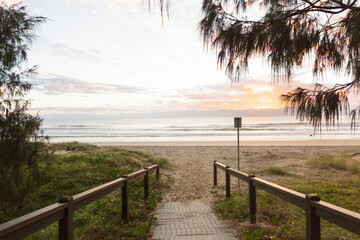 Sonnenaufgang am Strand Australiens