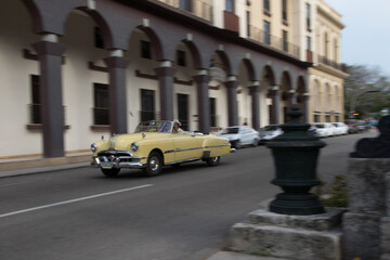 Fototapeta na wymiar Old yellow car in Havana, Cuba