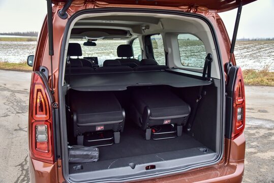 Opel Combo Life. Car for family and work. Cabin interior - trunk variability. 12-08-2021, Middle Bohemia, Czech Republic.