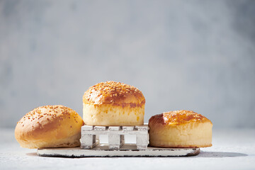 Wooden pallets with burger buns