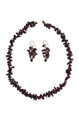 Luxurious vintage garnet jewelry set: necklace and earrings. Fashion antique jewelry.