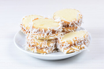 Mix of traditional round coconut and arequipe cookies