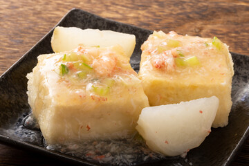 揚げ出し豆腐　(蟹あんかけ)