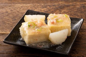 揚げ出し豆腐　(蟹あんかけ)