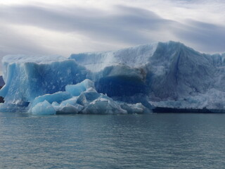 Fototapeta na wymiar iceberg in perito moreno