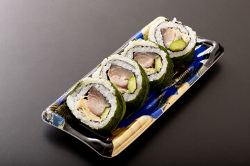 鯖の押し寿司　蕗(ふき)の葉巻き