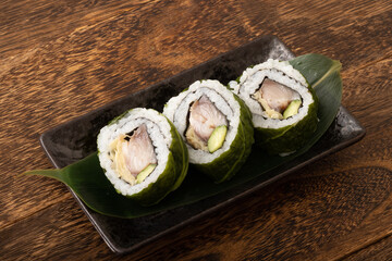 鯖の押し寿司　蕗(ふき)の葉巻き