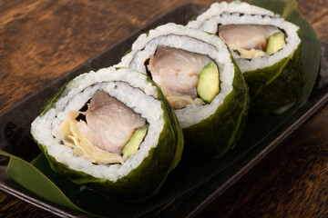 鯖の押し寿司　蕗(ふき)の葉巻き