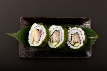 鯖の押し寿司　蕗(ふき)の葉巻き