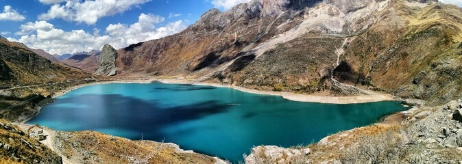 Fototapeta premium Lagunas en la sierra de Perú