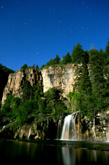 Fototapeta premium Hanging Lake Under Full Moon