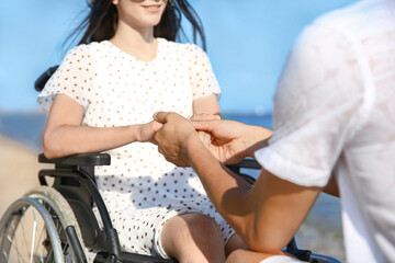 Obraz premium Young woman with physical disability and her boyfriend at sea resort