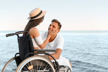 Obraz premium Happy woman with physical disability and her boyfriend at sea resort