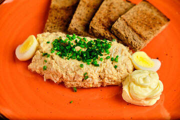 pasta on rye bread with green onions