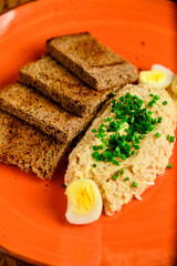 pasta on rye bread with green onions