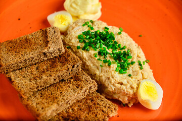 pasta on rye bread with green onions