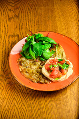 Pasta tartare with basil leaves