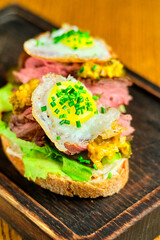 fried eggs with marinated pork