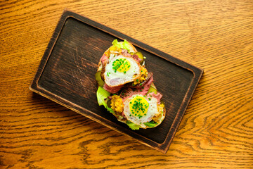 fried eggs with marinated pork