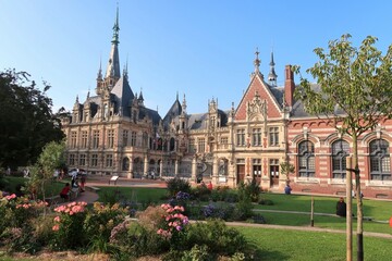 Le Palais Bénédictine dans la ville de Fécamp, en Seine-Maritime / Normandie (France) - obrazy, fototapety, plakaty