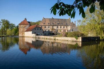 Fototapeta na wymiar Manor with lake in Germany