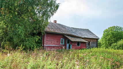 Obraz premium destroyed houses in an abandoned village