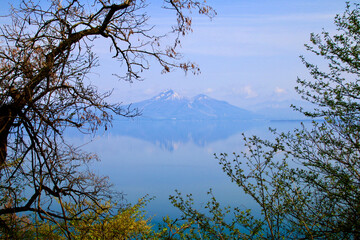 猪苗代湖と磐梯山（福島県郡山市・湖南町）