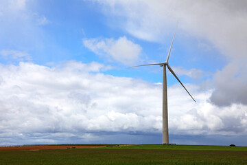 Fototapeta premium aerogenerador energía renobable limpia verde eólica electricidad molino viento tierra 4M0A5962-as22