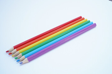 Fototapeta premium crayons de couleurs alignés