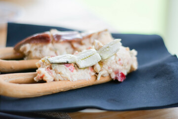 roquilla con ensaladilla con anchoa y boqueron