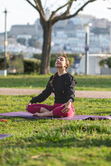 Fototapeta premium Yoga teacher teaching outdoor classes in Ibiza
