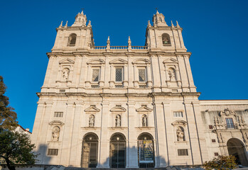 Fototapeta premium Lisbon, Portugal - november 14 2022 - Tourists visiting the Church of Sao Vicente de Fora