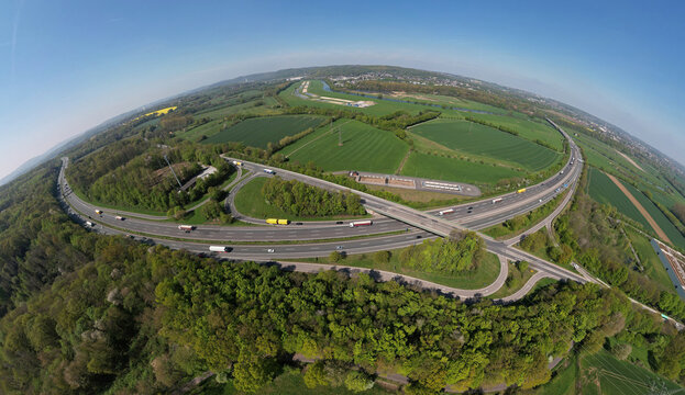 Autobahn A 45 Sauerlandlinie - Auffahrt/Ausfahrt Ergste - Richtung Norden, Dortmund - S&uuml;den, Frankfurt, gesperrt L&uuml;denscheid