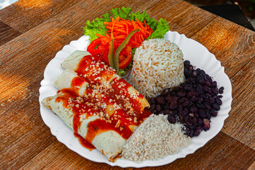 .Trade of lunchboxes with typical Brazilian flavor and the basis of Brazilian food: rice and beans