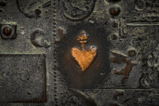 the heart symbol as a decoration of one of the entrance doors of the Sagrada Familia in Barcelona
