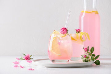 Pink rose cocktails, drinks or lemonade with rose flowers and lemon on white sunny background. Close up. Copy space. - obrazy, fototapety, plakaty