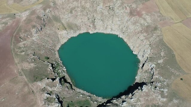sivas zara kizilcan crater lake