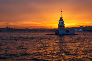 Fototapeta premium Sunset over Bosphorus with famous Maiden's Tower - Kiz Kulesi - Leander's Tower, symbol of Istanbul, Turkey