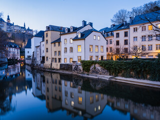 Fototapeta premium Charming old town of Luxembourg on Alzette river illuminated at night