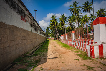 Thirukalukundram is known for the Vedagiriswarar temple complex, popularly known as Kazhugu koil...