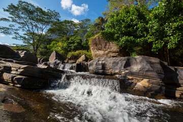 Fototapeta na wymiar Waterfall on Sri Lanka