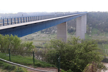 Blick auf die Moseltalbrücke. Autobahnbrücke.