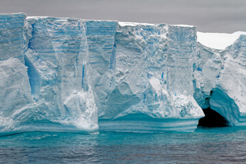 Antartica - Tabular Iceberg in Bransfield Strait - Powered by Adobe
