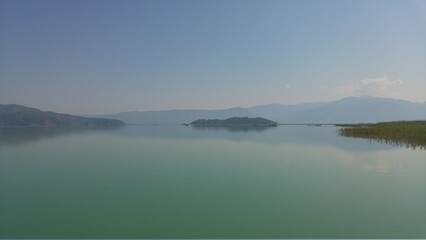 Fototapeta premium lake and mountains