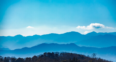 Fototapeta na wymiar 東京郊外から見る丹沢の山脈