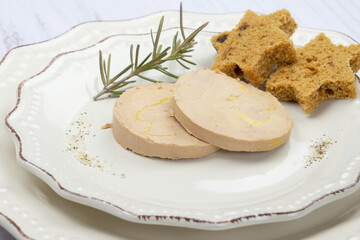 Slices of foie gras on a plate with gingerbread