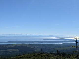Fototapeta na wymiar Ocean view from a mountain top
