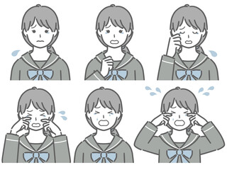 泣く表情の強弱　女子学生