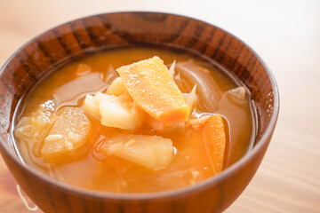 食べ物素材　家庭的なお味噌汁